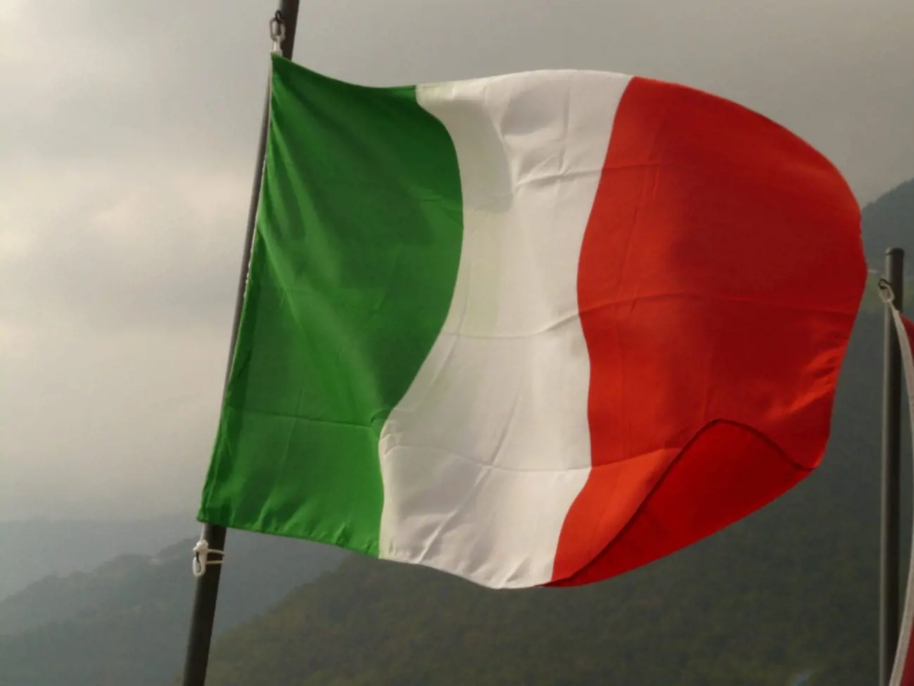 flag-italy-wind-green-white-red-wallpaper_0