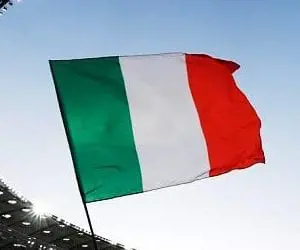 Italy-flag-wind-_5