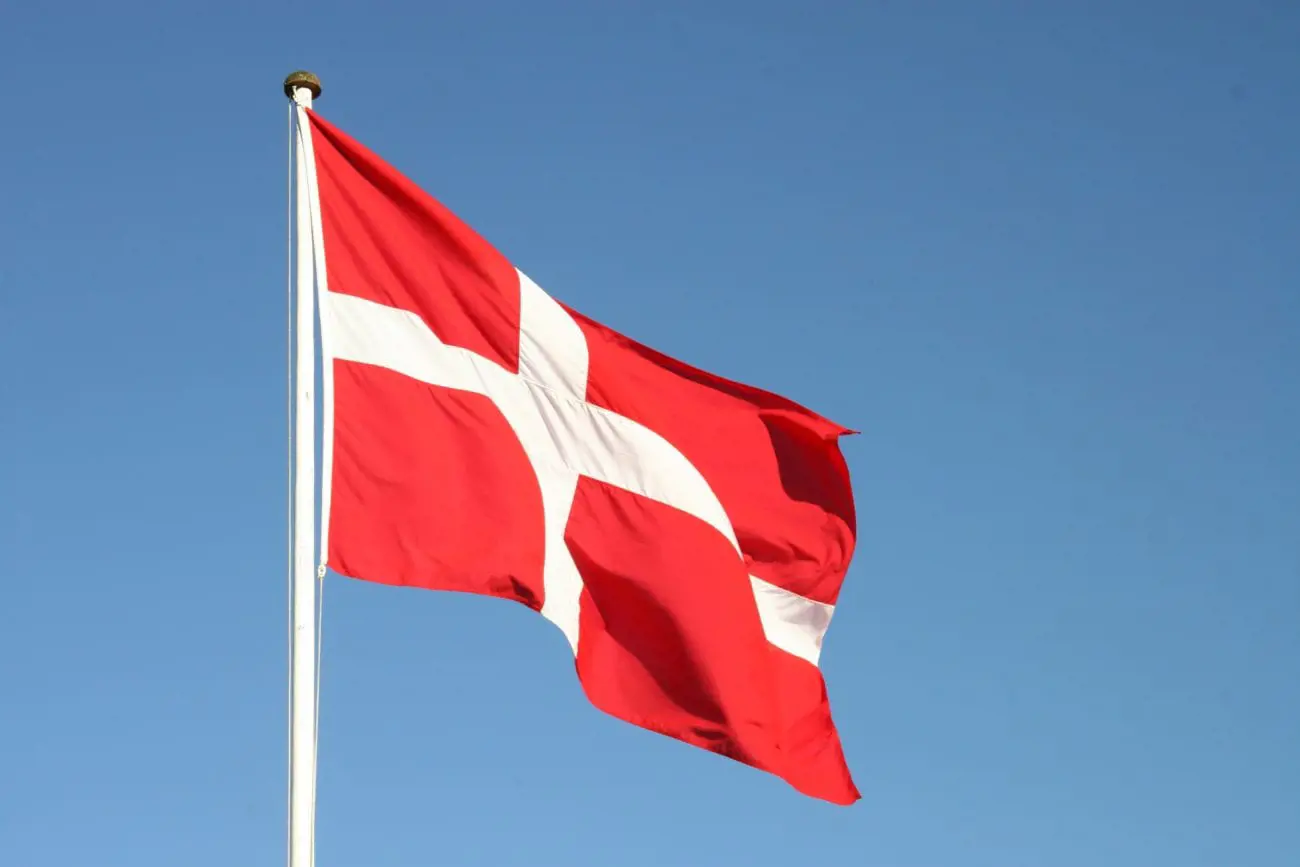 sky-red-flag-denmark-red-flag-danish-900352-pxhere.com_