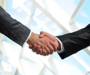 shaking_hands_handshake_business_342_4