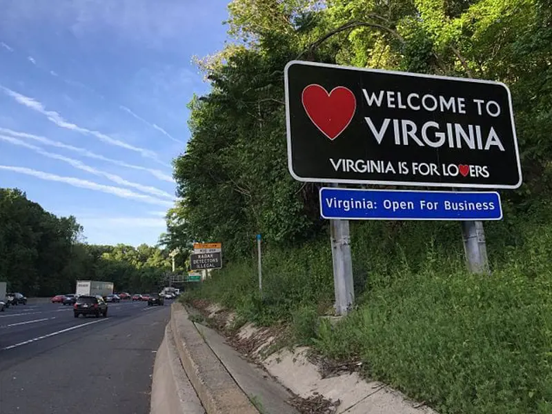 2015-05-14_07_16_15_Welcome_to_Virginia_sign_on_southbound_Interstate_495_Capital_Beltway_in_McLean_Virginia