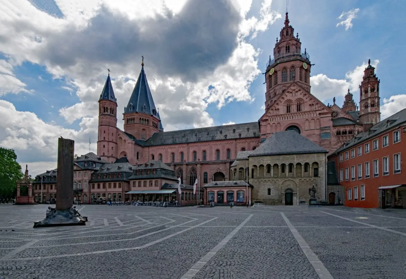 mainz-cathedral-2352959_1920