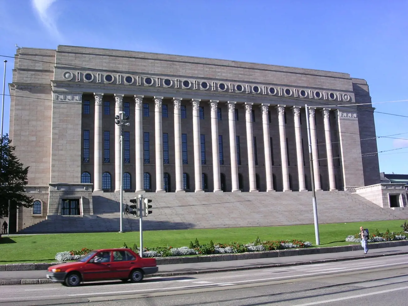 Eduskuntatalo_-_the_Finnish_House_of_Parliament_-_panoramio-scaled