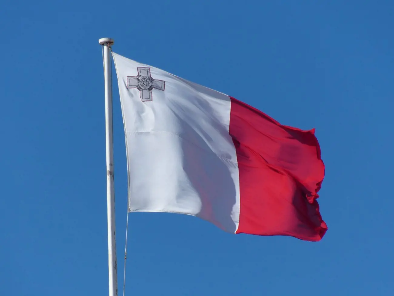 wind-flag-blue-malta-blow-red-flag-923642-pxhere.com6_