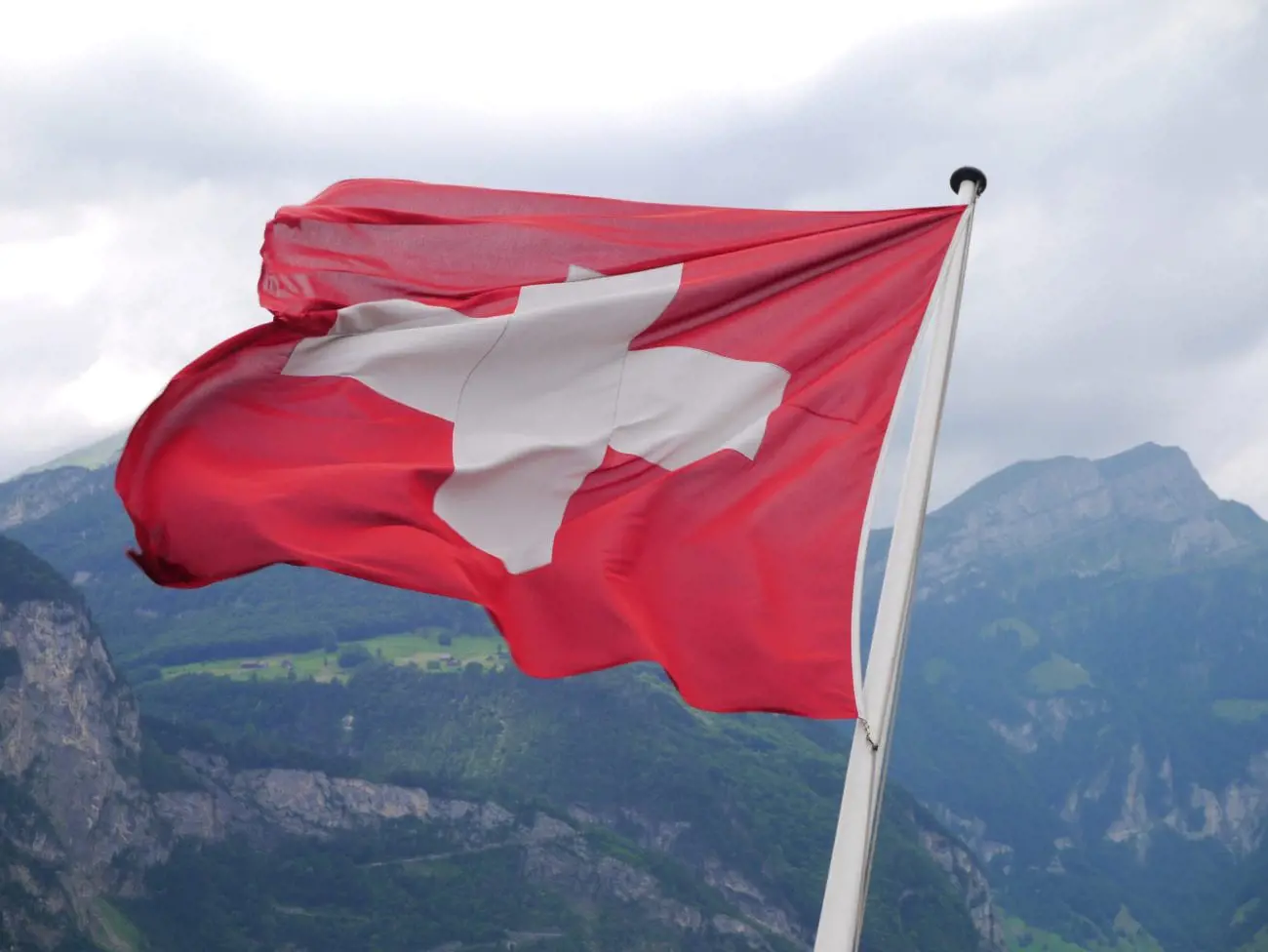 wind-flag-cross-extreme-sport-switzerland-red-flag-816970-pxhere.com_