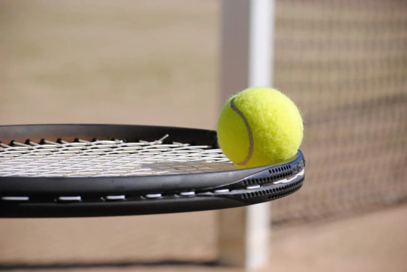 sport-tennis-court-sports-equipment-tennis-ball-bat-1189785-pxhere.com_