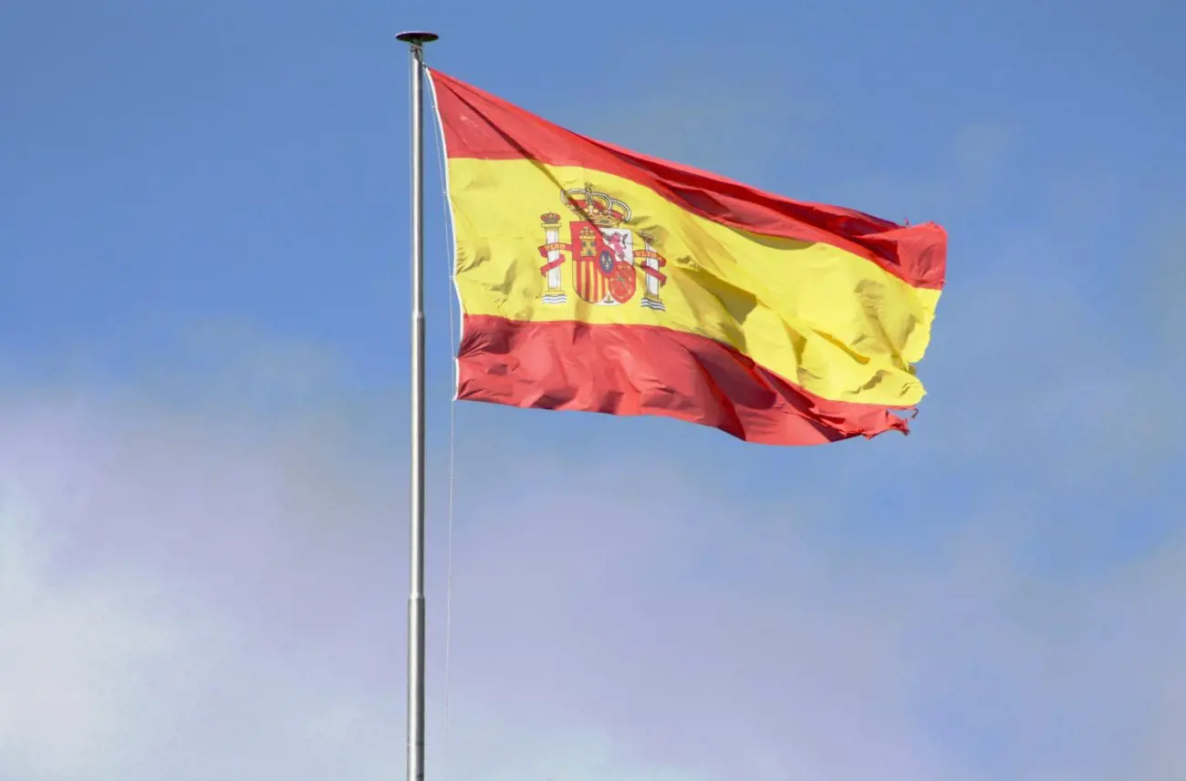 flag-mast-sky-spain-coat-of-arms-wallpaper