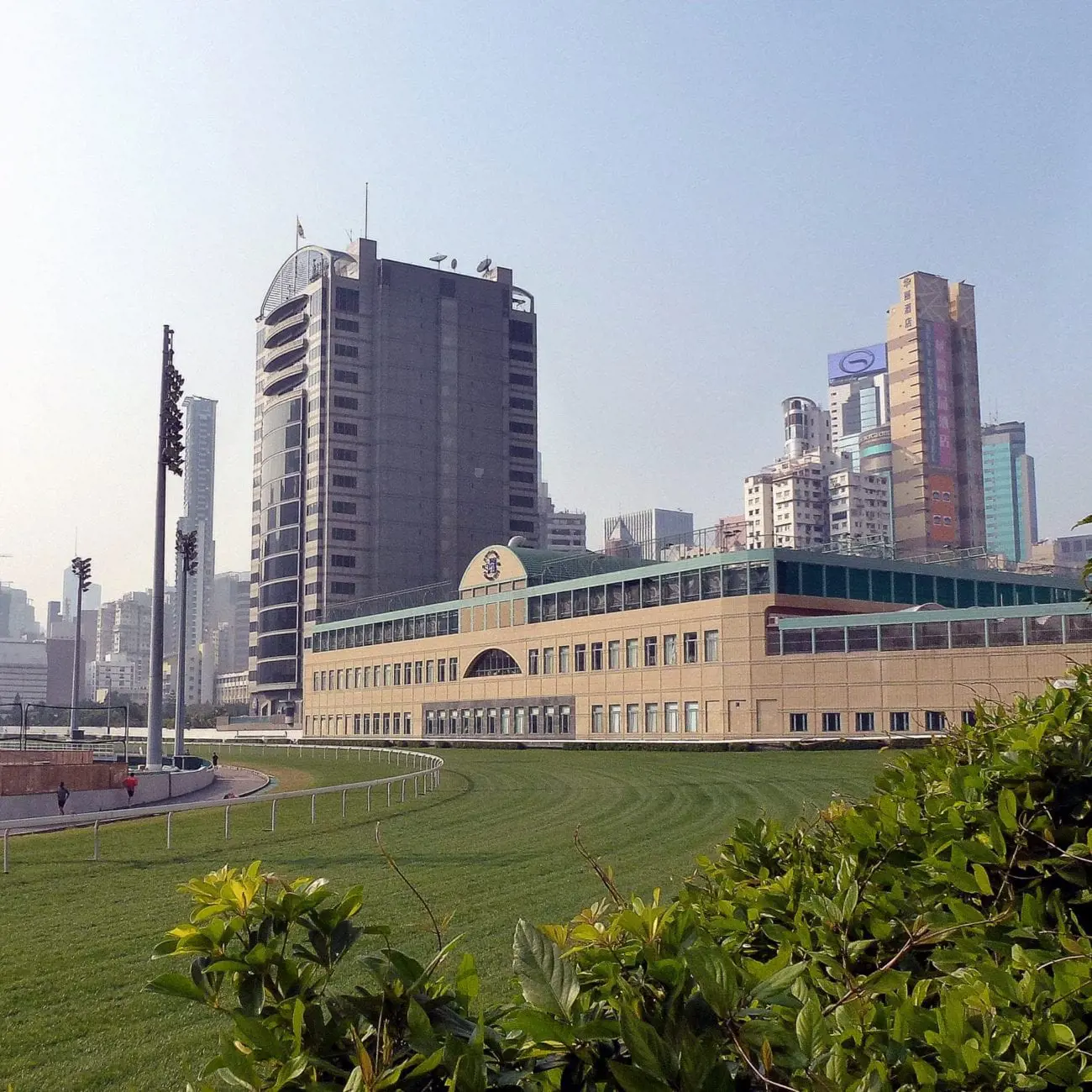 Happy_Valley_Racecourse_Hong_Kong_-_panoramio-scaled