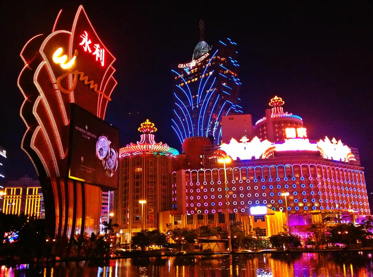 Casino_Lights_In_Macau_1