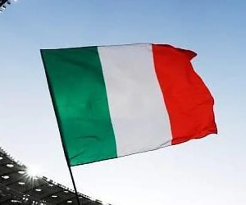 Italy-flag-wind-_1
