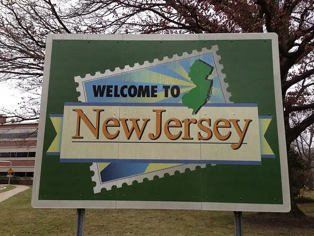2014-12-20_15_44_54_Welcome_To_New_Jersey_sign_in_front_of_the_New_Jersey_Department_of_Transportation_Headquarters_in_Ewing_New_Jersey_1