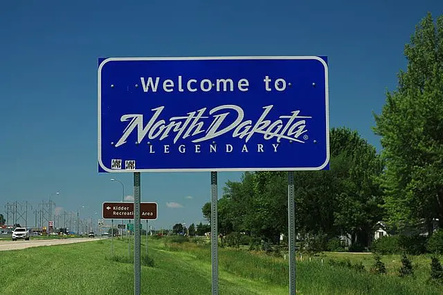 640px-ND210_West_-_Welcome_to_North_Dakota_Sign_42678037784