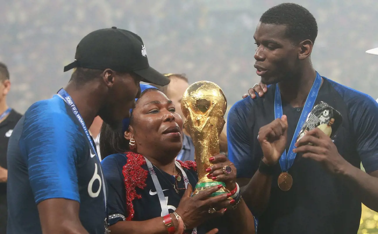 Paul_Pogba_World_Cup_Trophy-scaled