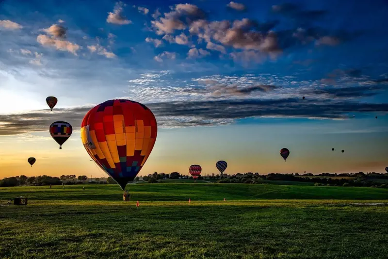 hot-air-balloons-1751458_1920-scaled