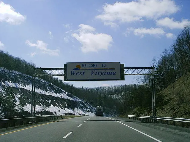 640px-West_Virginia_welcome_sign_I-64