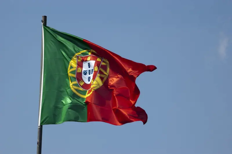 bandeira-de-portugal-scaled