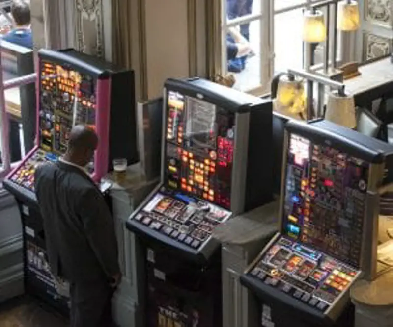 Gaming-machines-in-pub
