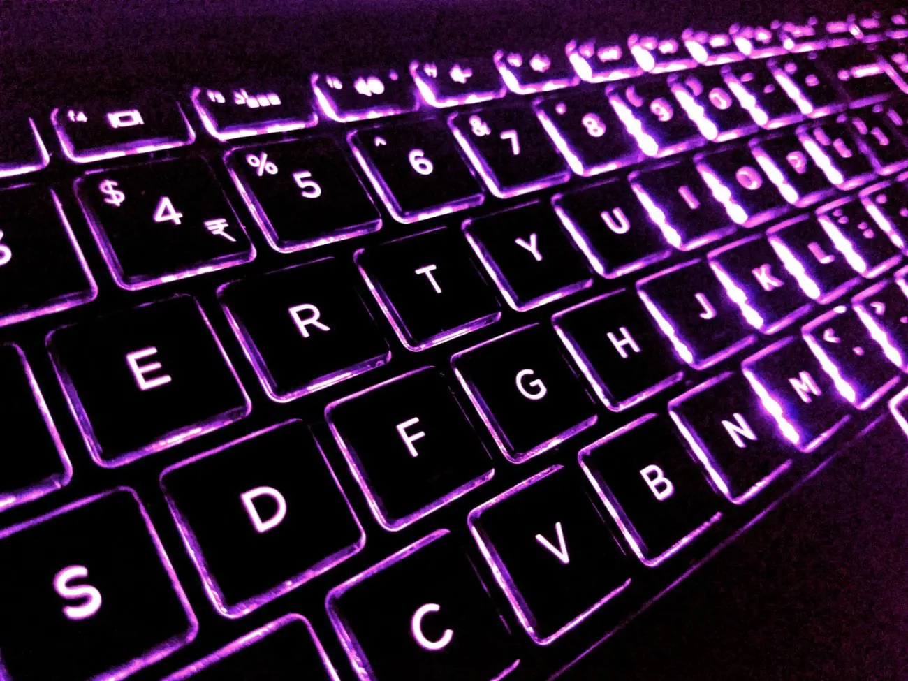 computer-keyboard-glow-glowing-keyboard-10856163-scaled